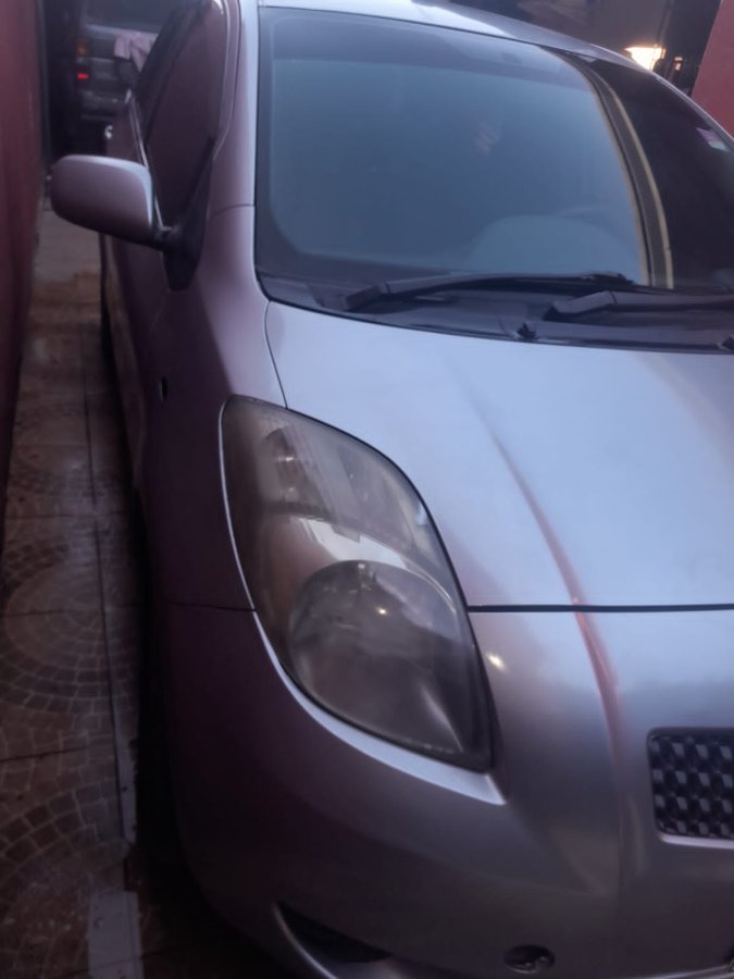 Toyota niun vitz 2006 automático