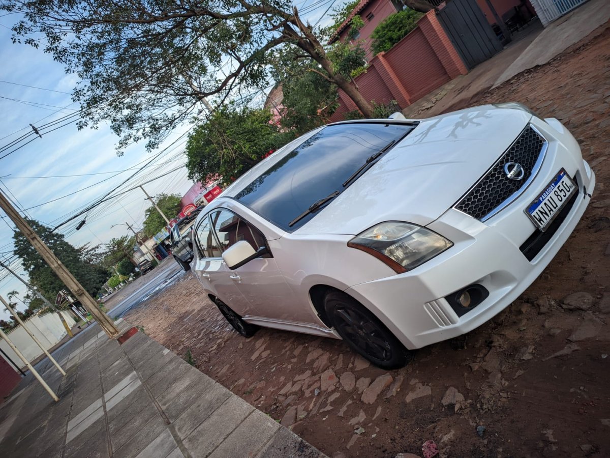 Nissan Sentra año 2011. Excelente estado.